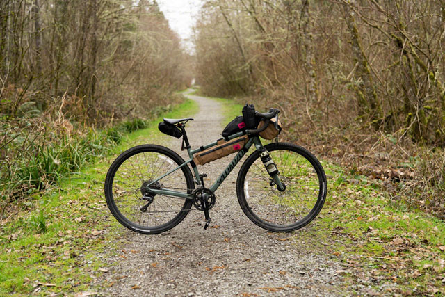 SWIFT INDUSTRIES ホールドファスト ハーフフレームバッグ L 黒 SWIFT INDUSTRIES ホールドファスト ハーフフレームバッグ L 黒